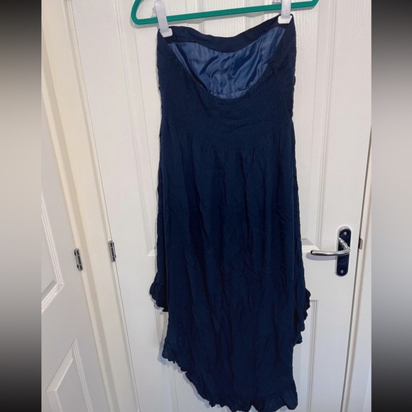 Navy blue dress size L
Short at the front long hanging at the back - Picture 4 of 5